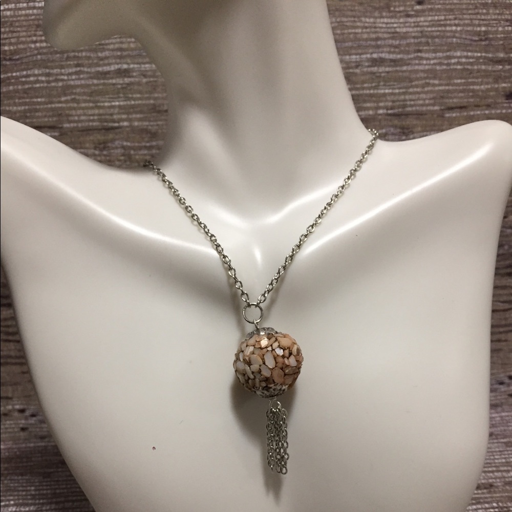 Silver shell necklace